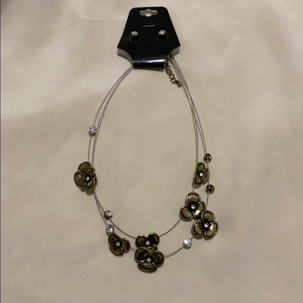 Necklace and earring set